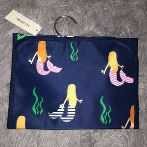 Hanging jewelry storage